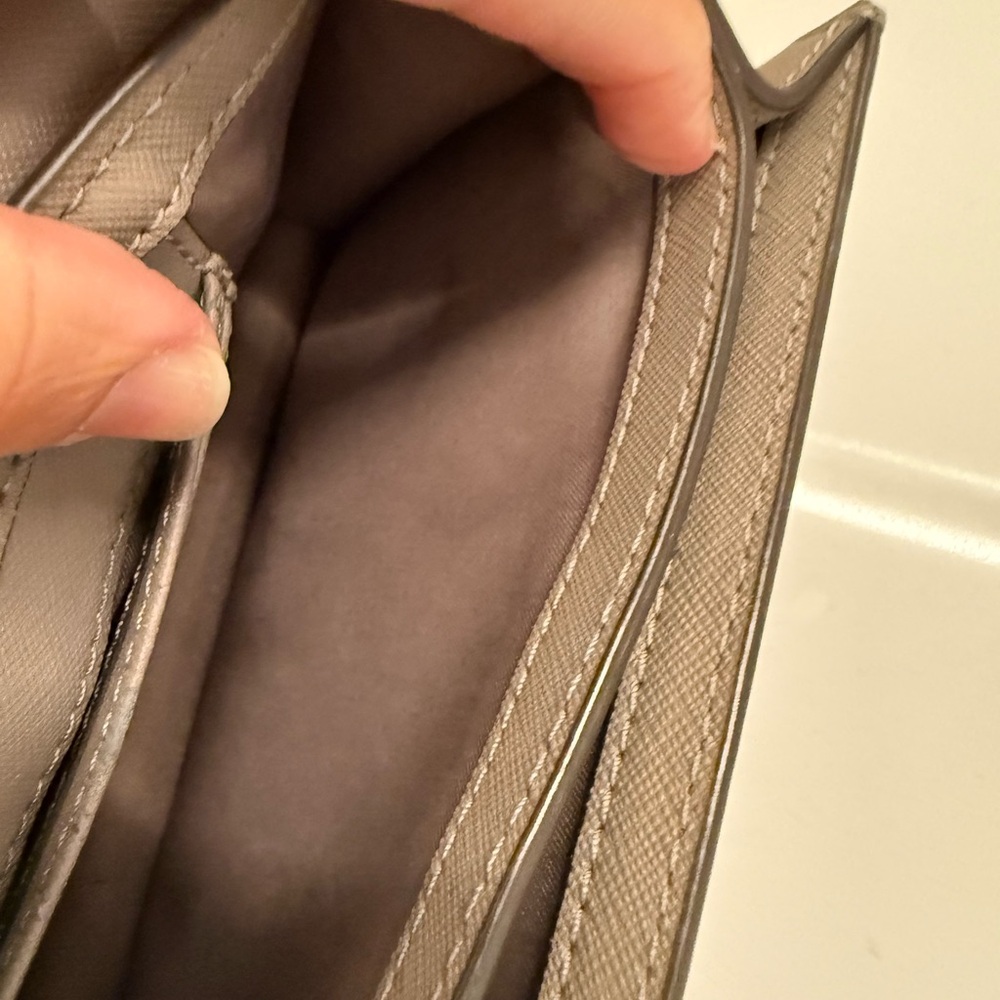 Tory Burch Gray Robinson Leather Mini Chain Bag - Picture 13 of 14